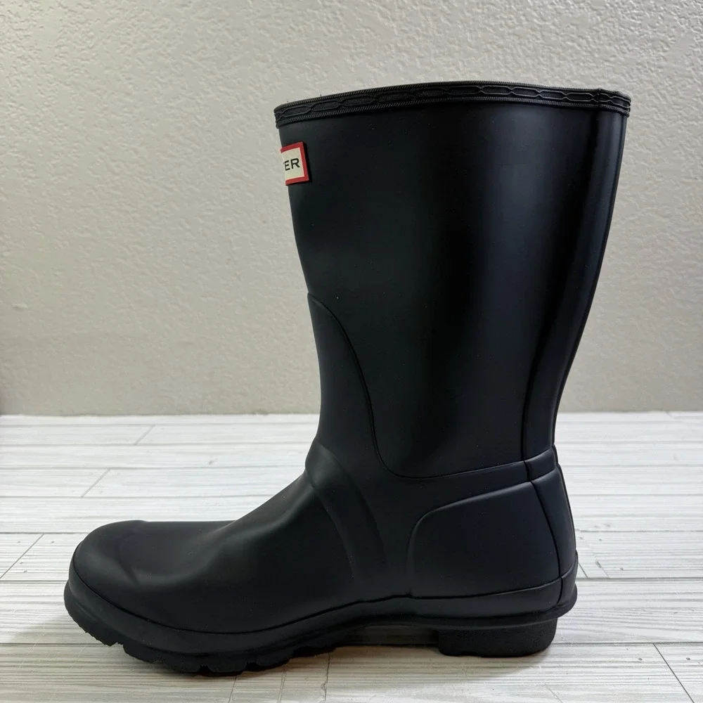 Hunter Women's Original Short Rain Boots in navy Size 9 Woman